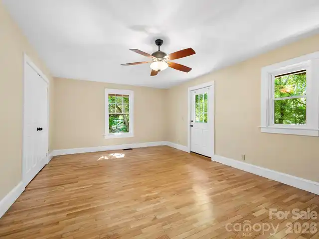 Listing Photo 14