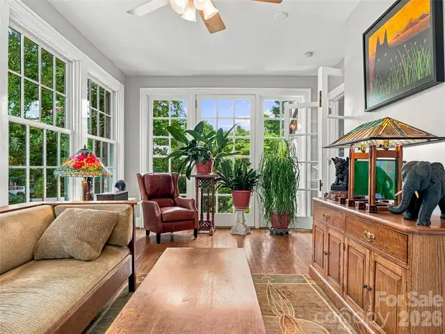 Listing Photo 10