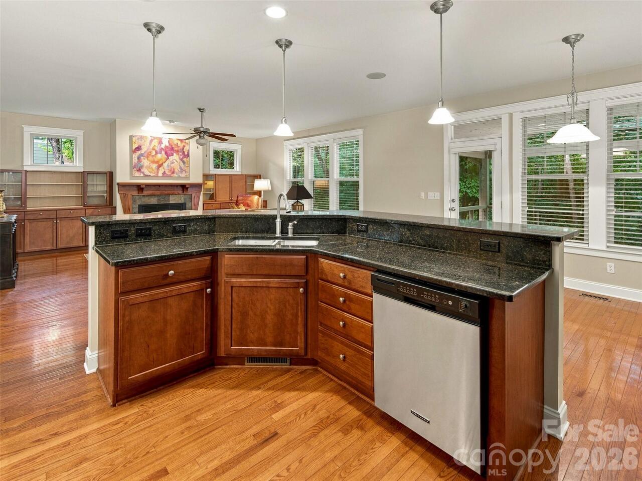 Listing Photo 8