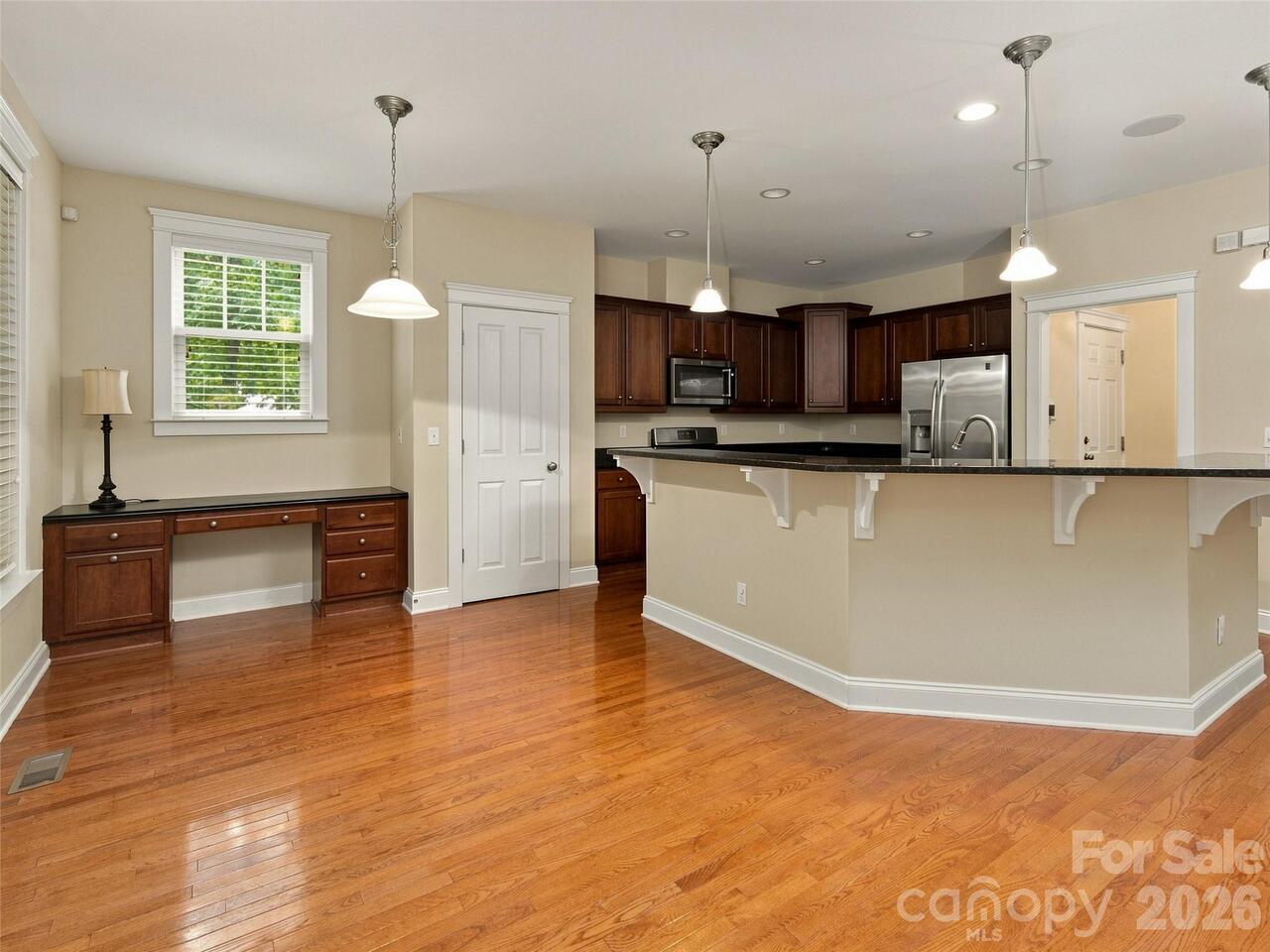 Listing Photo 10