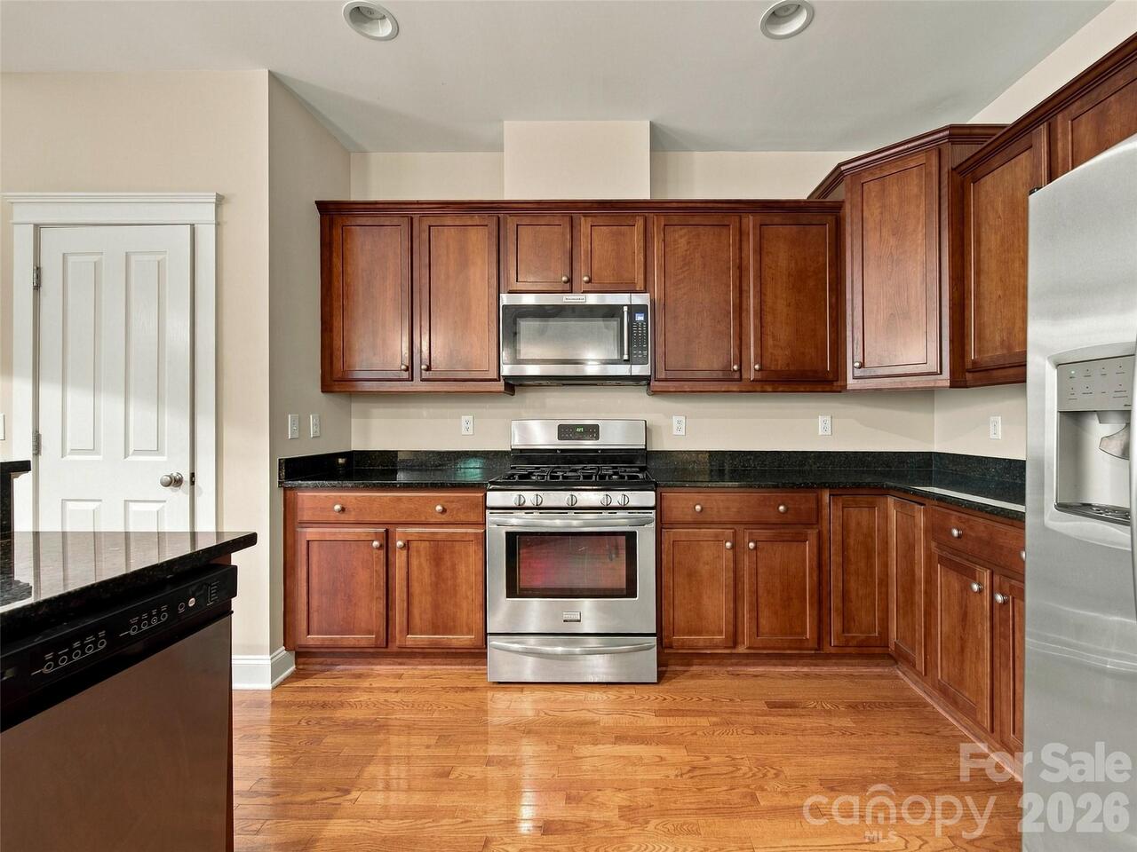 Listing Photo 11