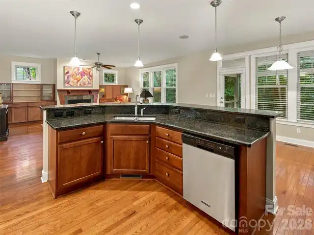 Listing Photo 8