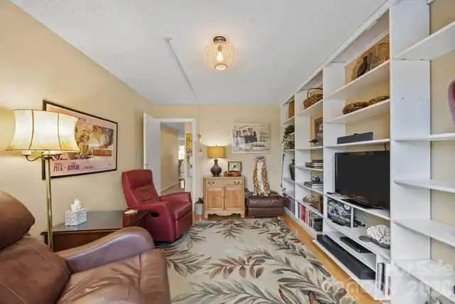 Listing Photo 10