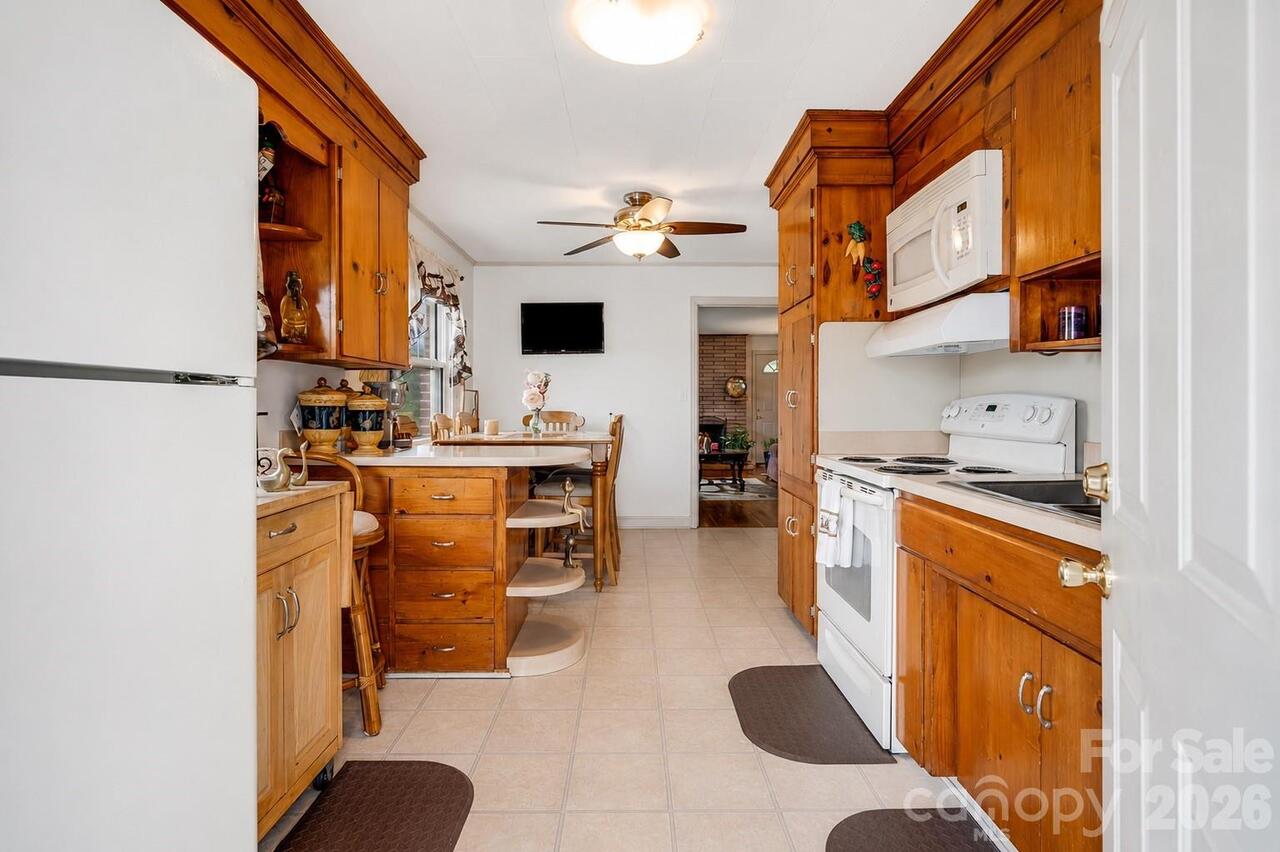 Listing Photo 11