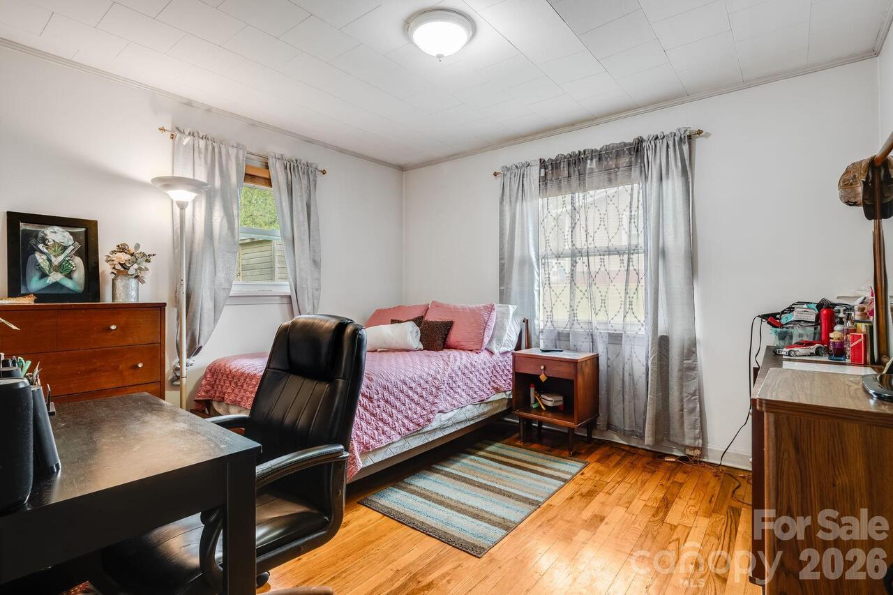Listing Photo 12