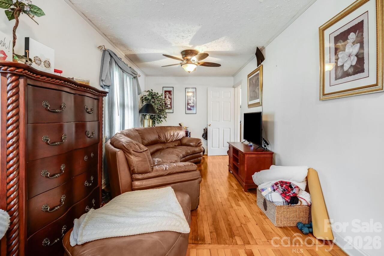 Listing Photo 16