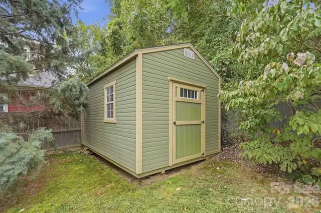 Listing Photo 10