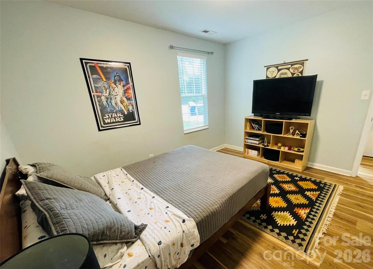 Listing Photo 12