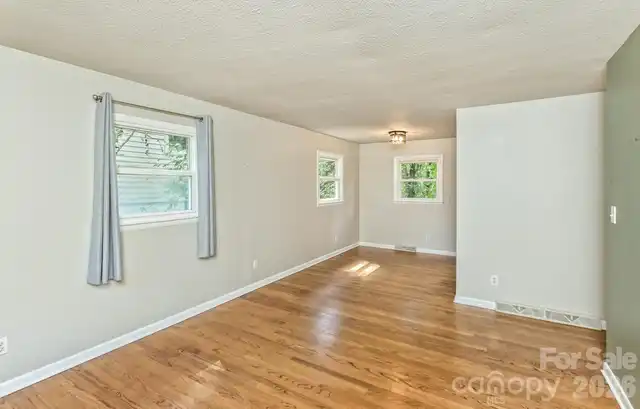 Listing Photo 8