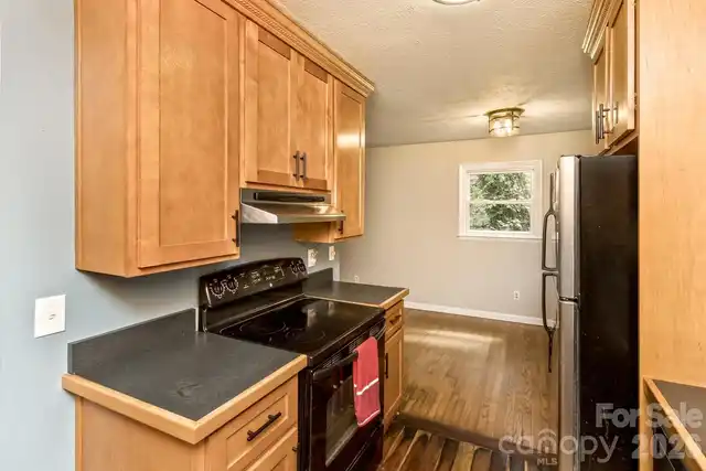 Listing Photo 12
