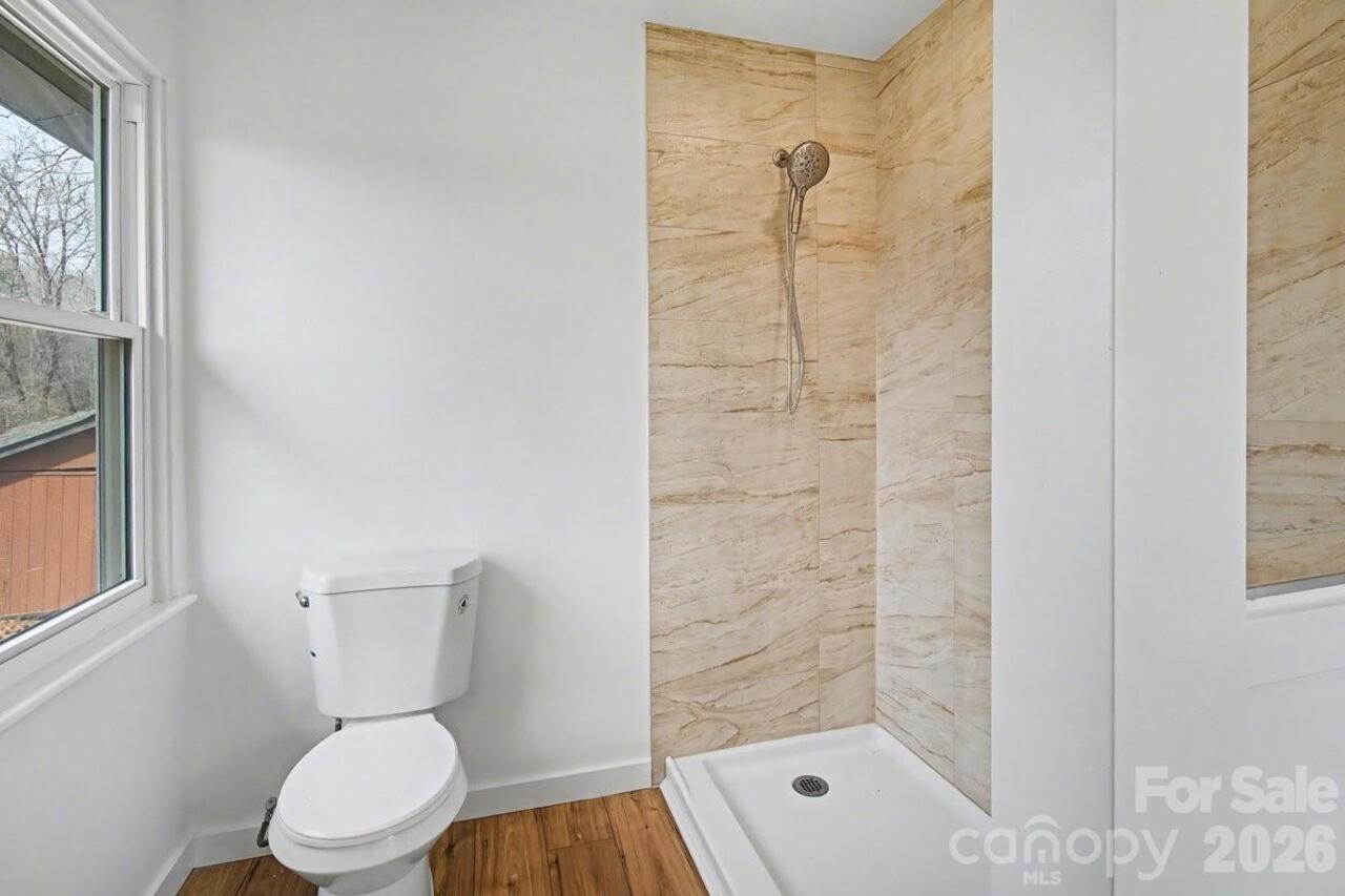 Listing Photo 12