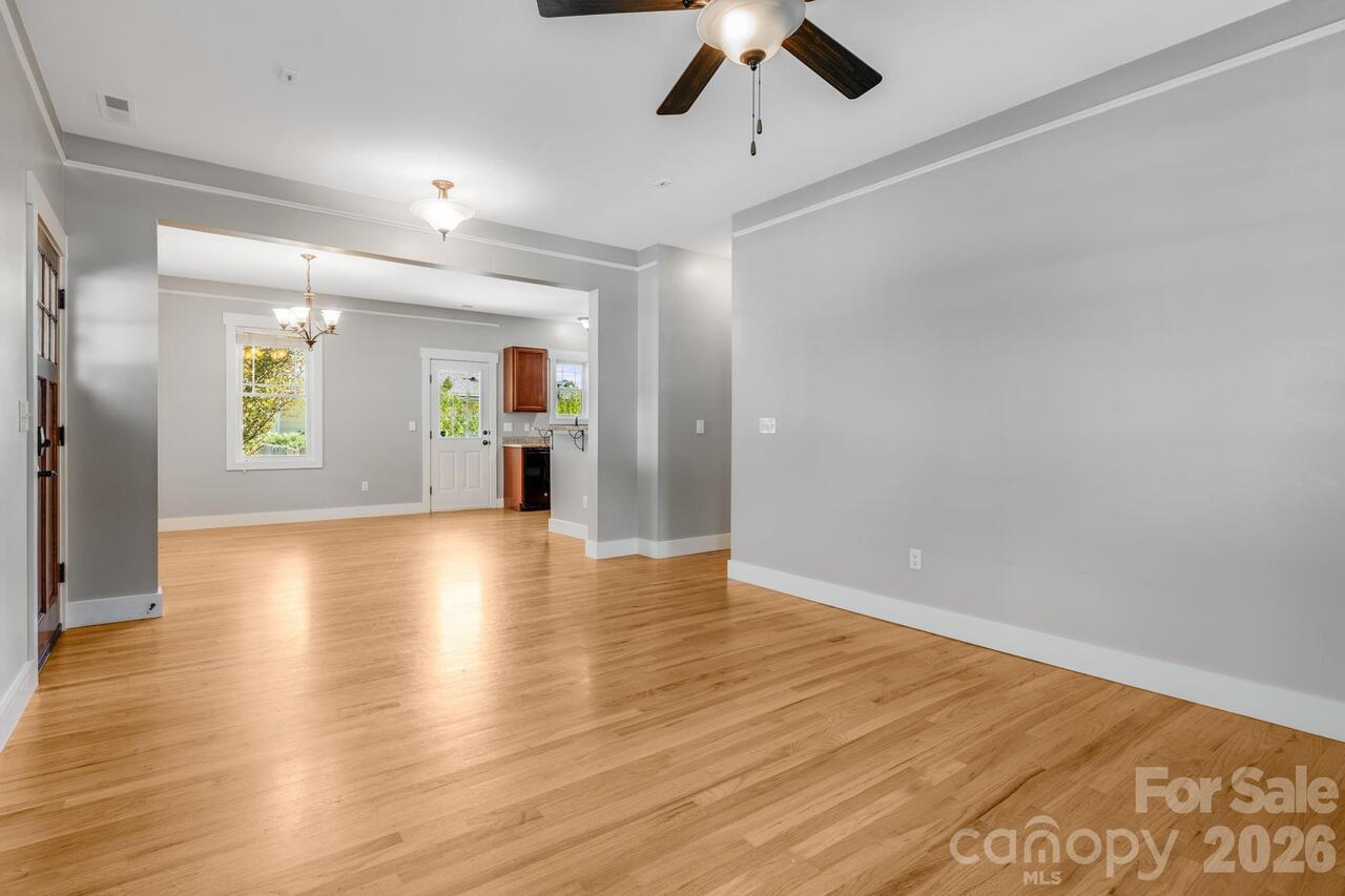 Listing Photo 9