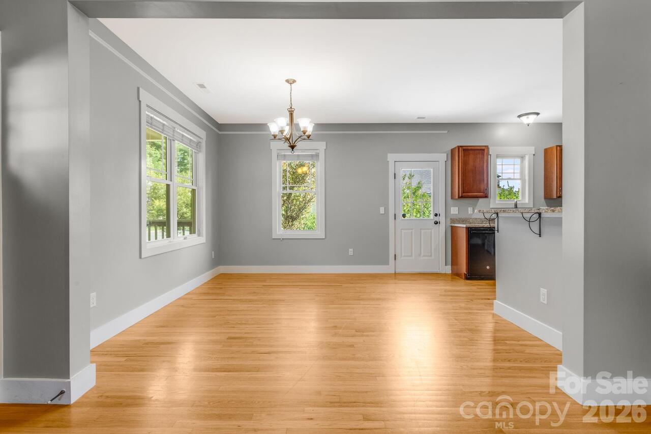 Listing Photo 10