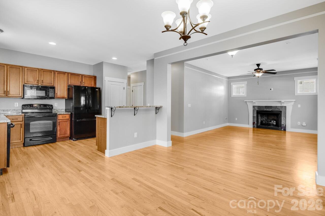 Listing Photo 12