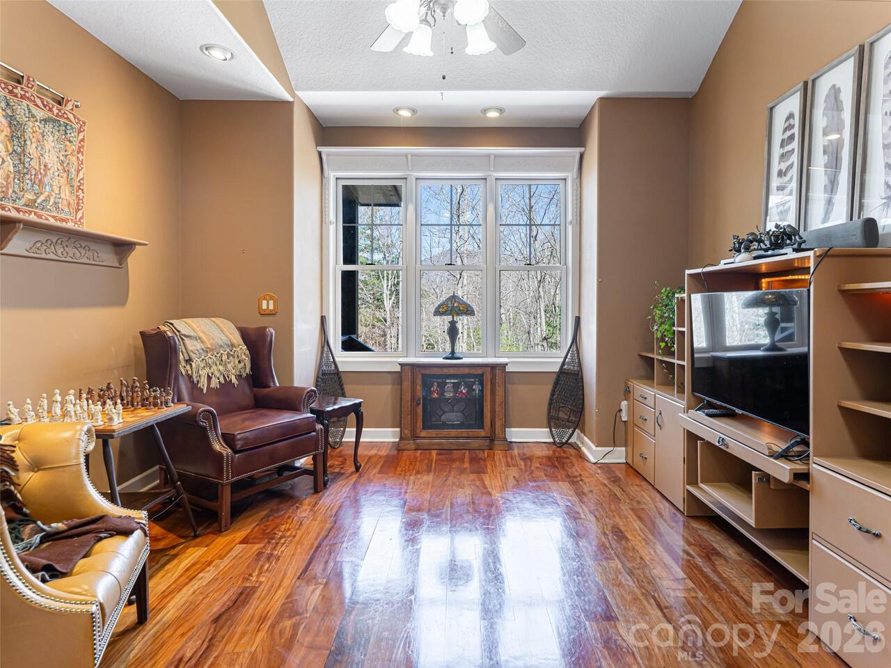 Listing Photo 8
