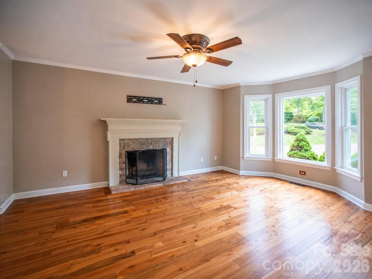 Listing Photo 12