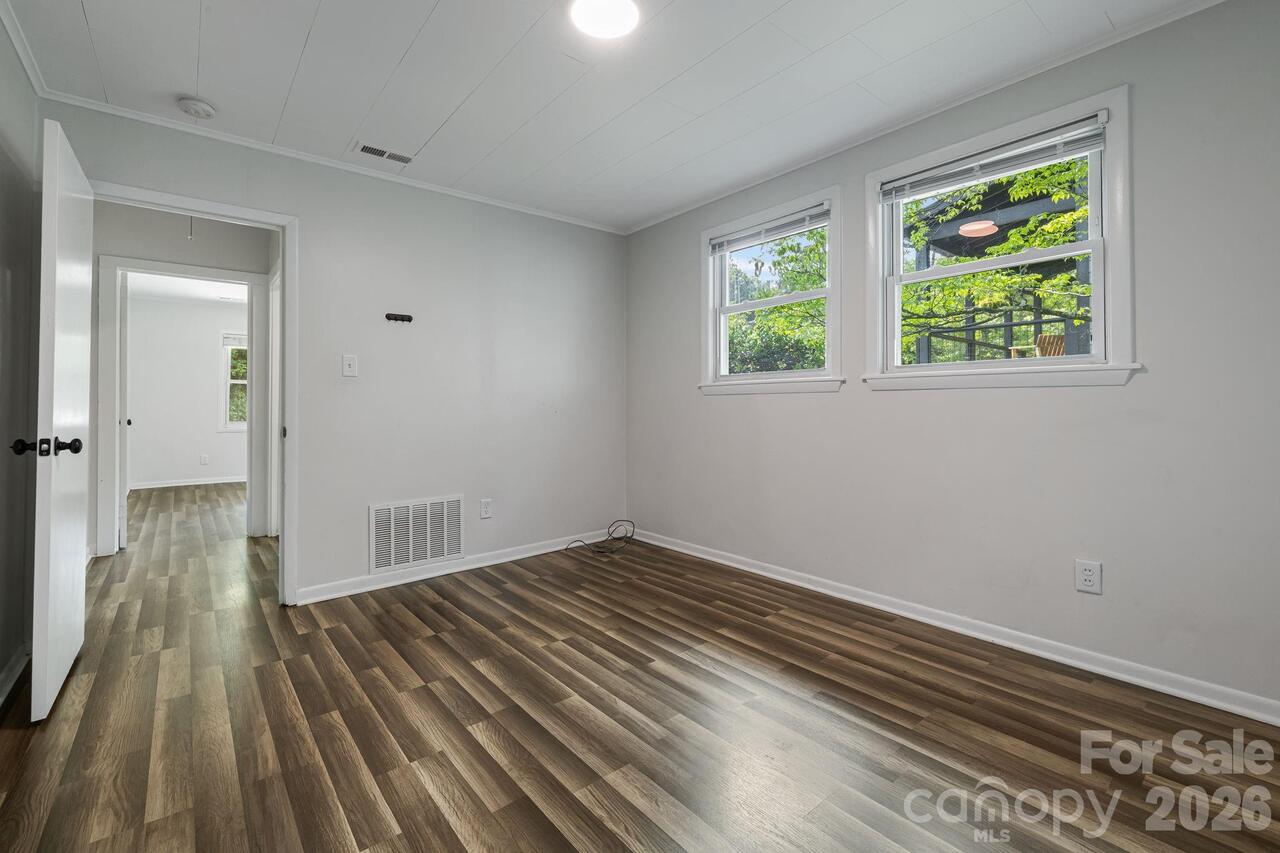 Listing Photo 17