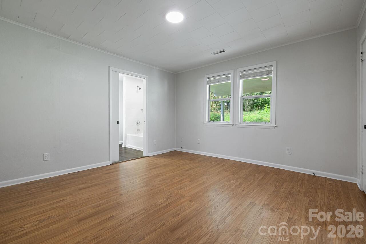 Listing Photo 18