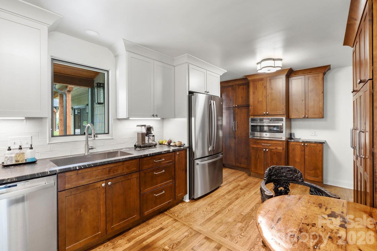 Listing Photo 10