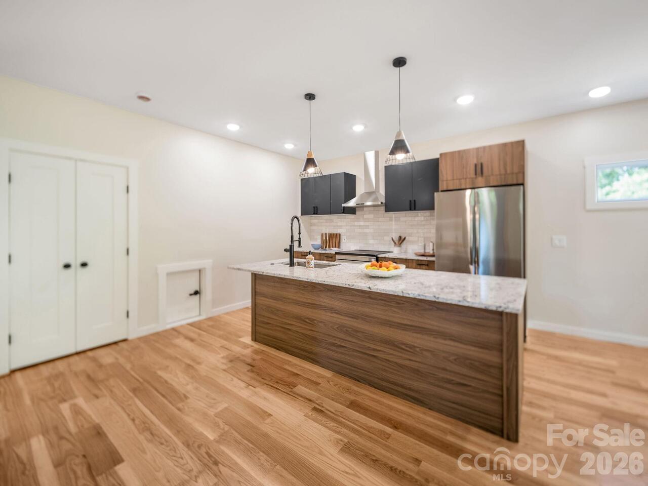 Listing Photo 12