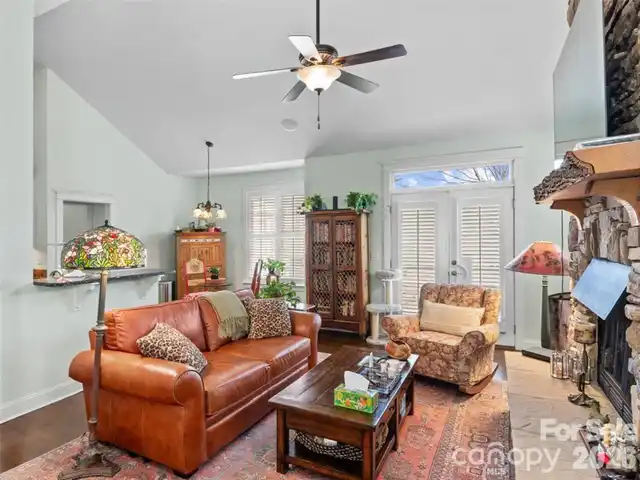 Listing Photo 8