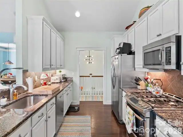 Listing Photo 12