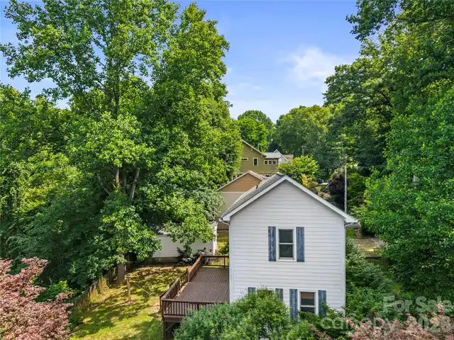Listing Photo 12