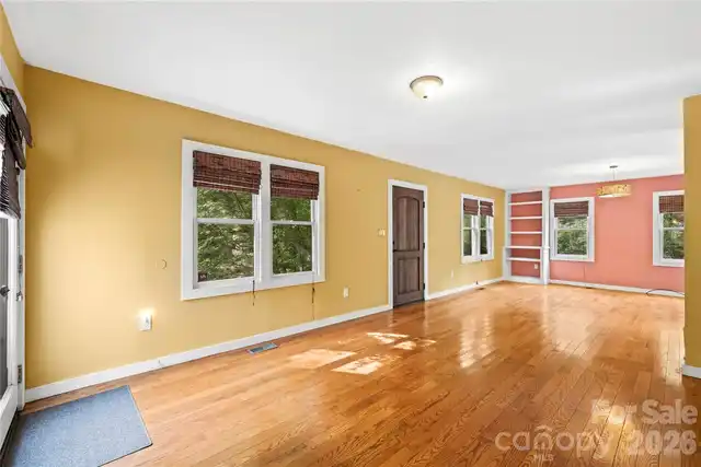 Listing Photo 16