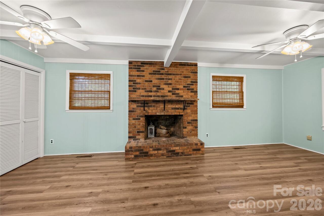 Listing Photo 14