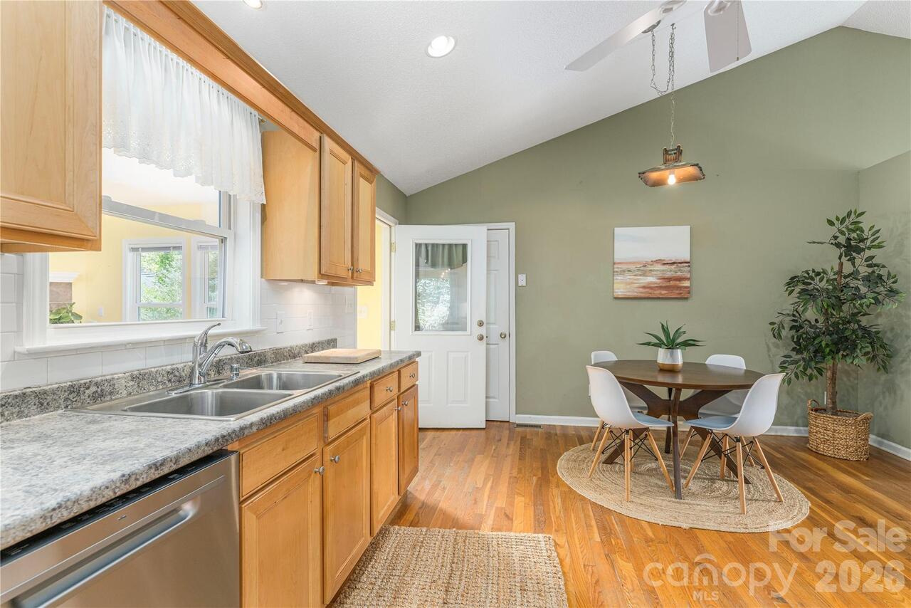 Listing Photo 10