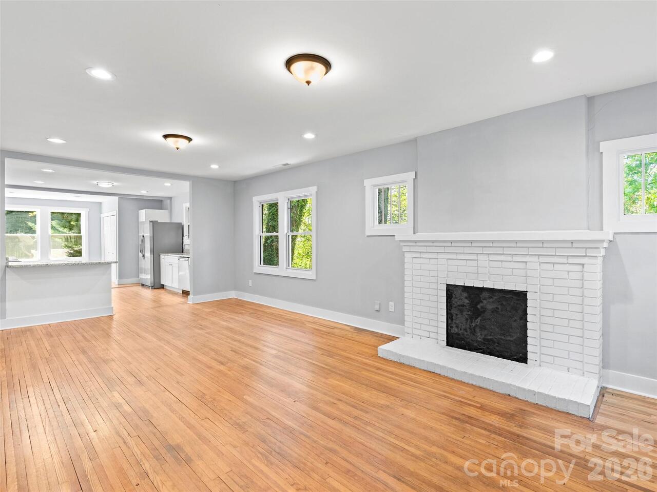 Listing Photo 9