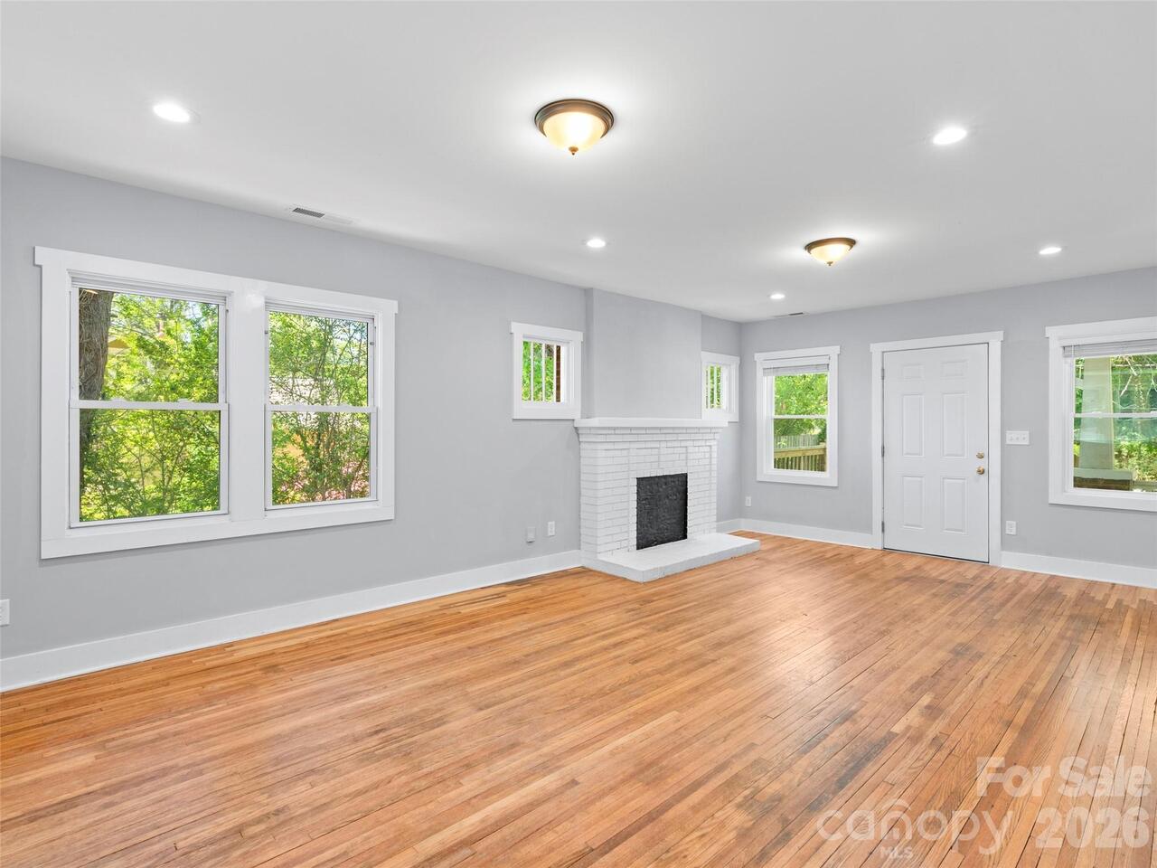 Listing Photo 10