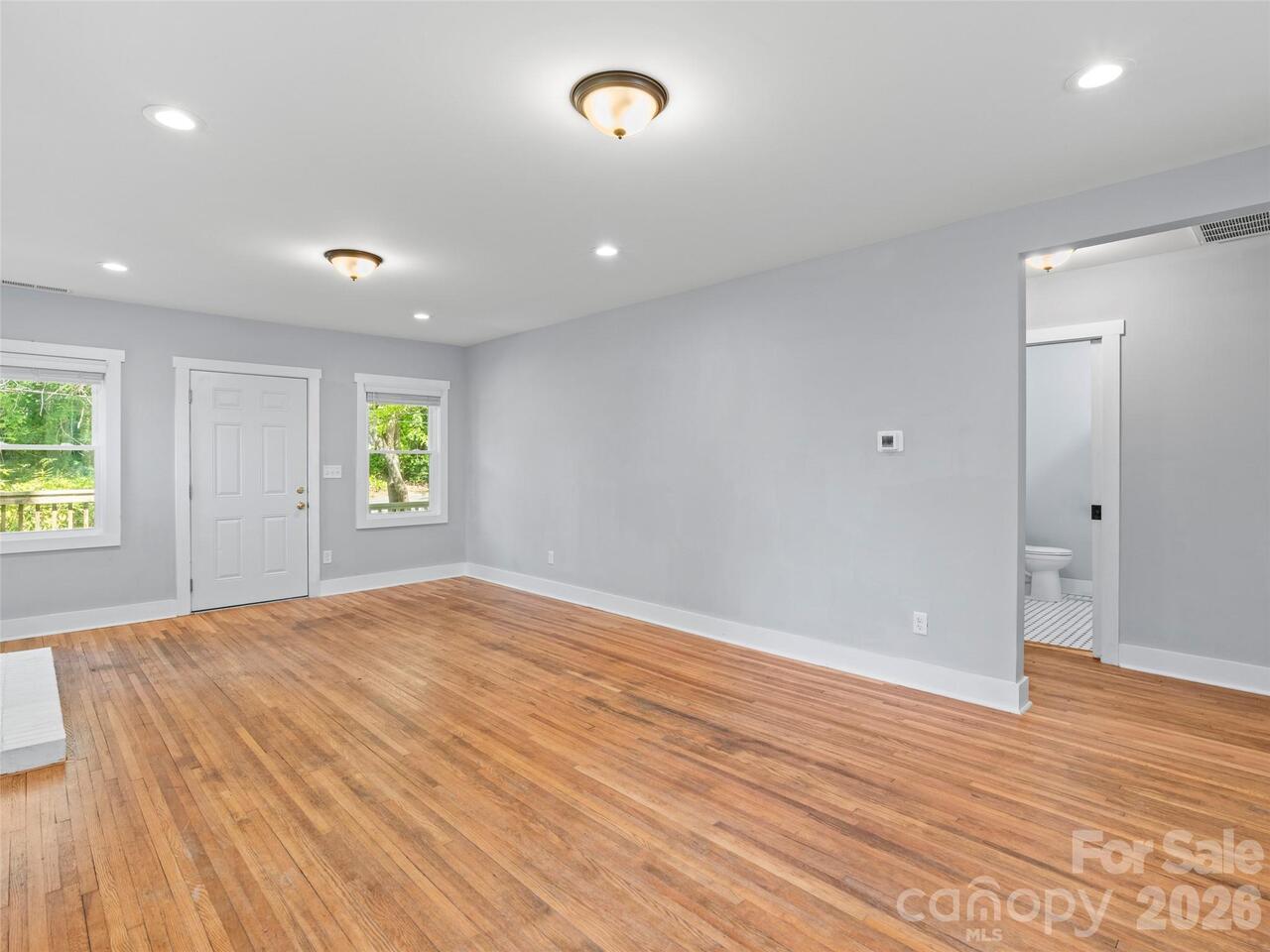 Listing Photo 11