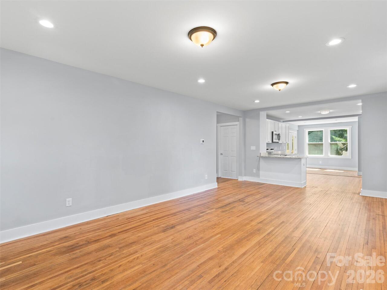Listing Photo 12