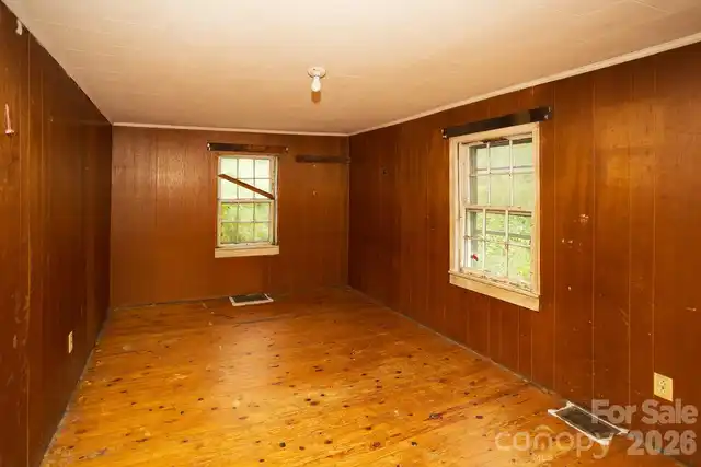 Listing Photo 10