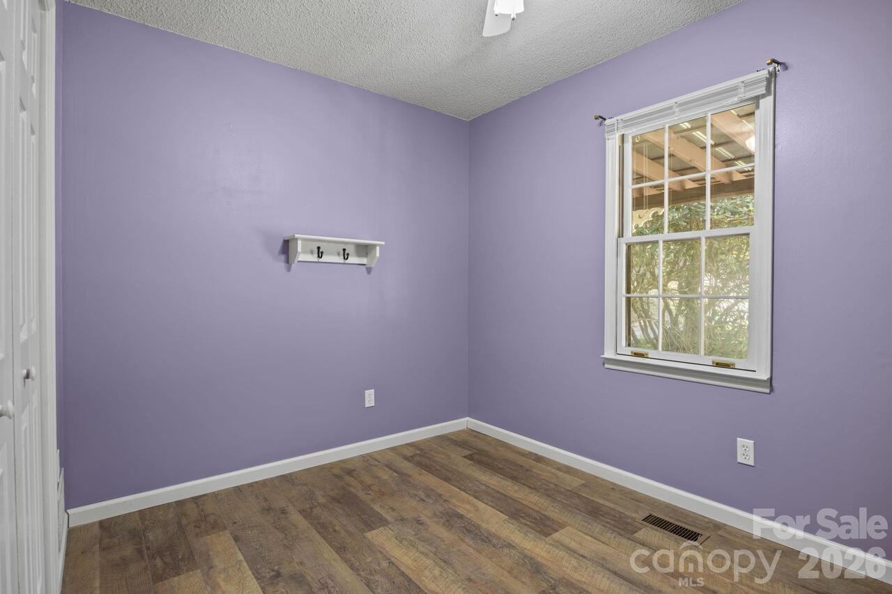 Listing Photo 9