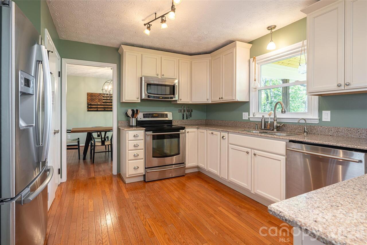 Listing Photo 12