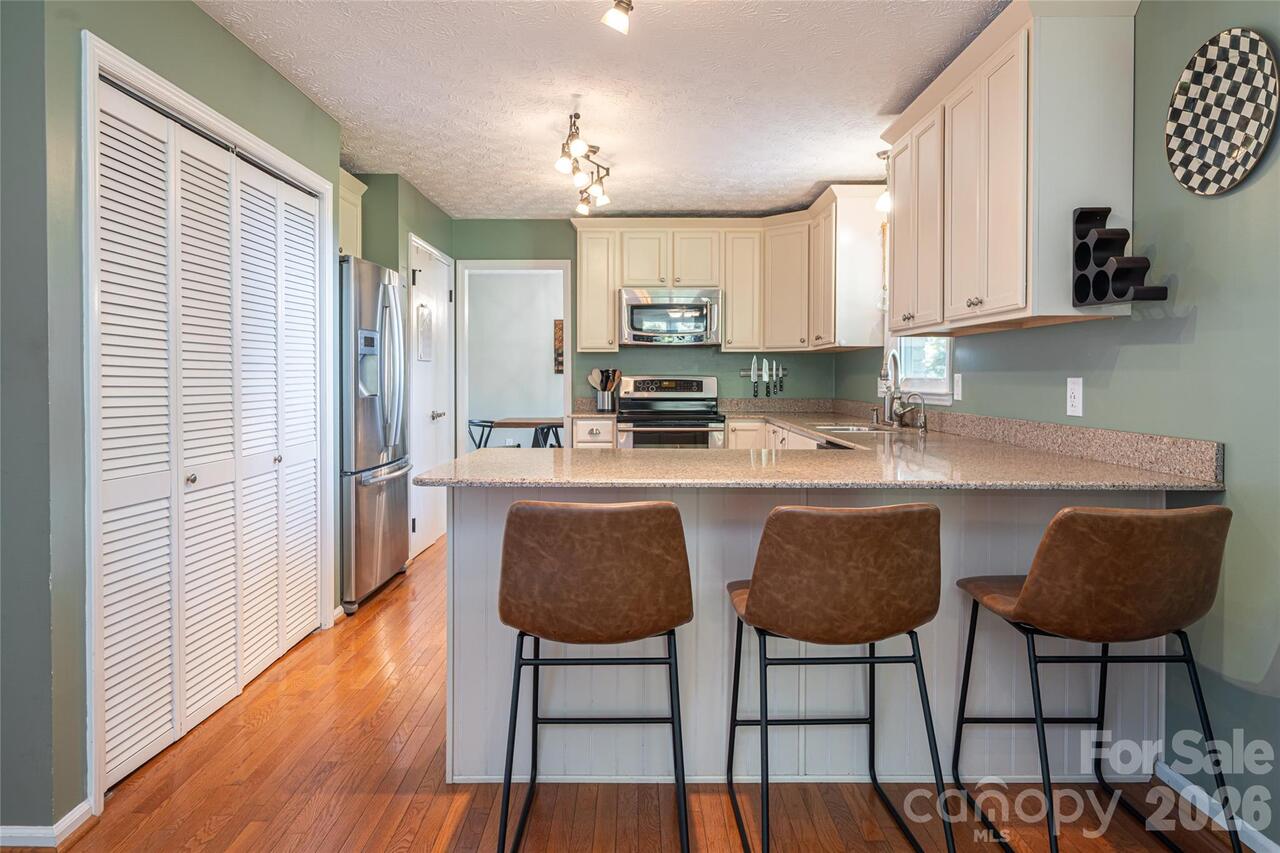 Listing Photo 11