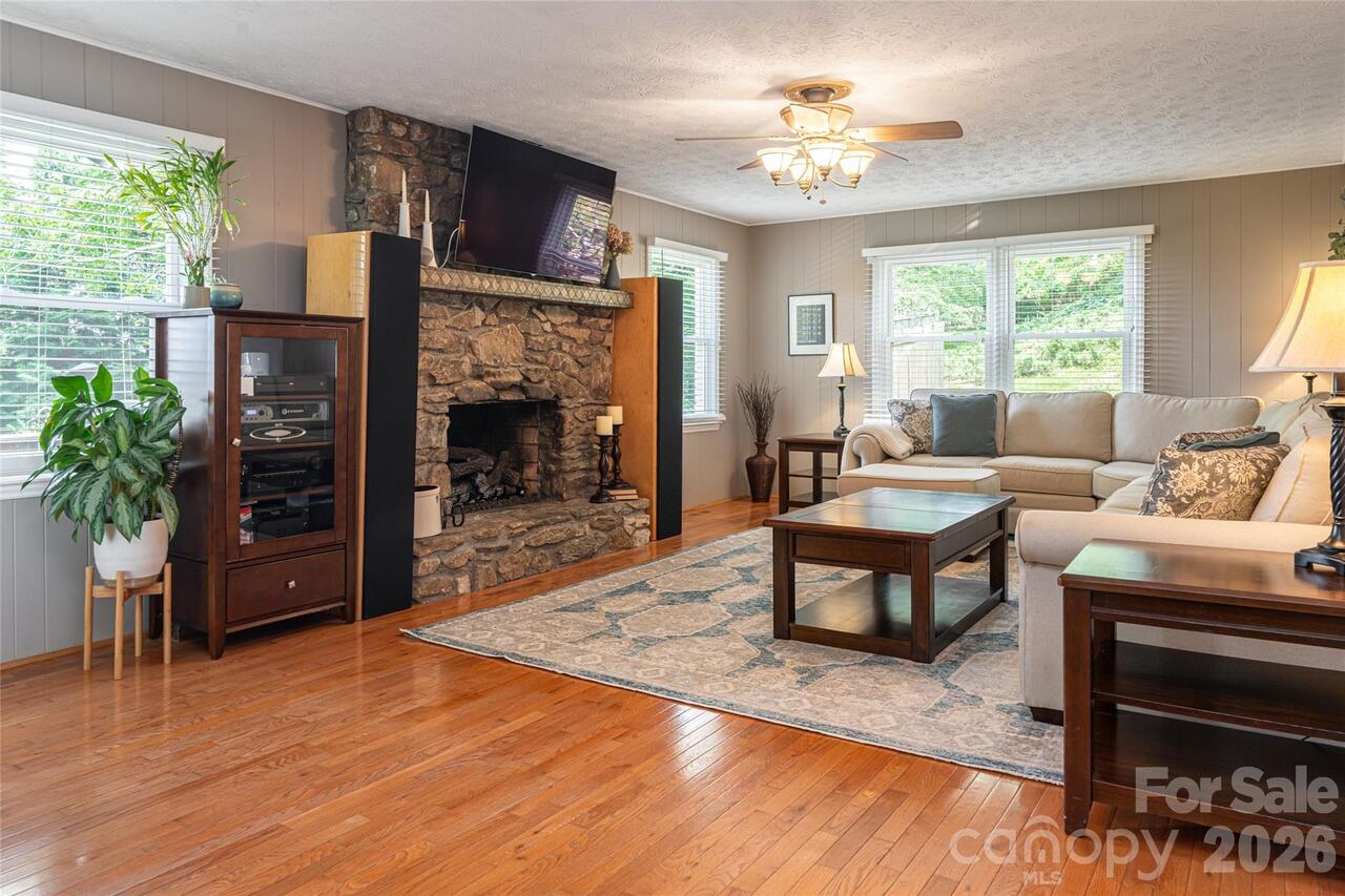Listing Photo 7