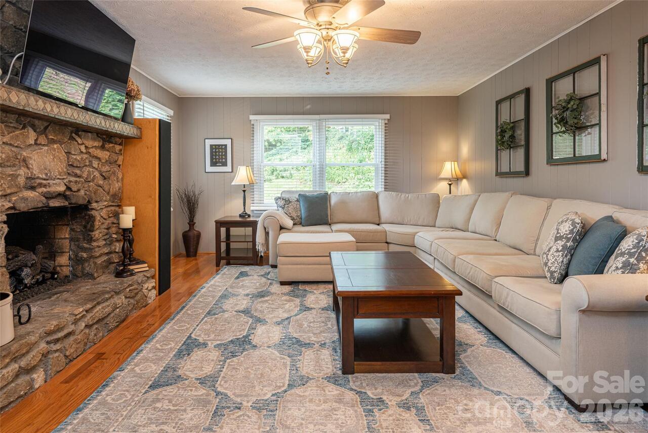 Listing Photo 8