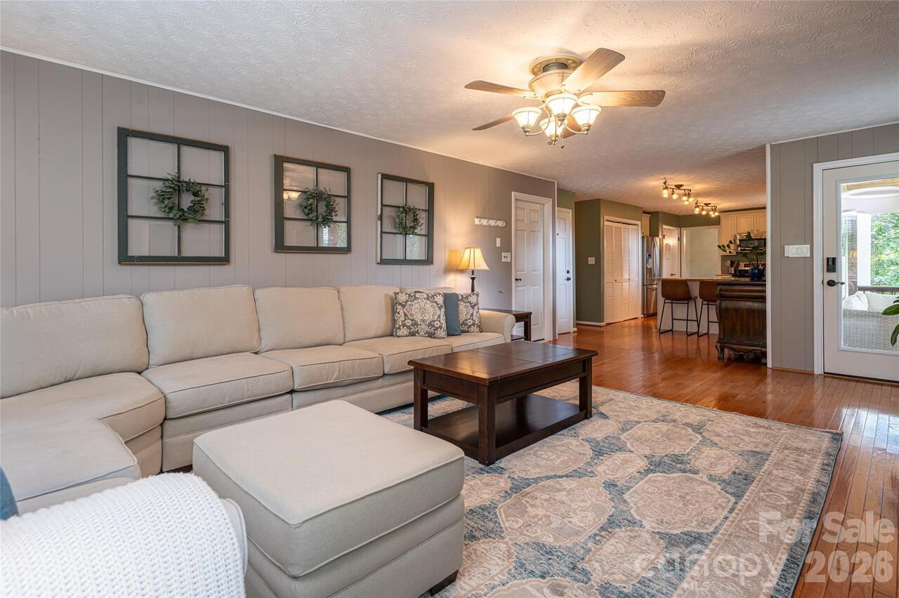 Listing Photo 9
