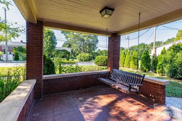 Listing Photo 10
