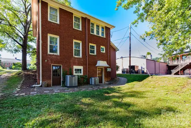Listing Photo 11