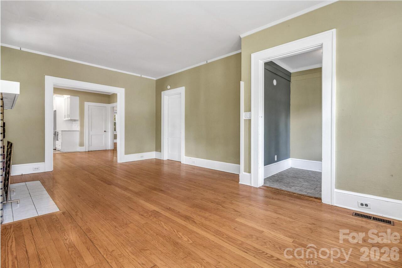 Listing Photo 8