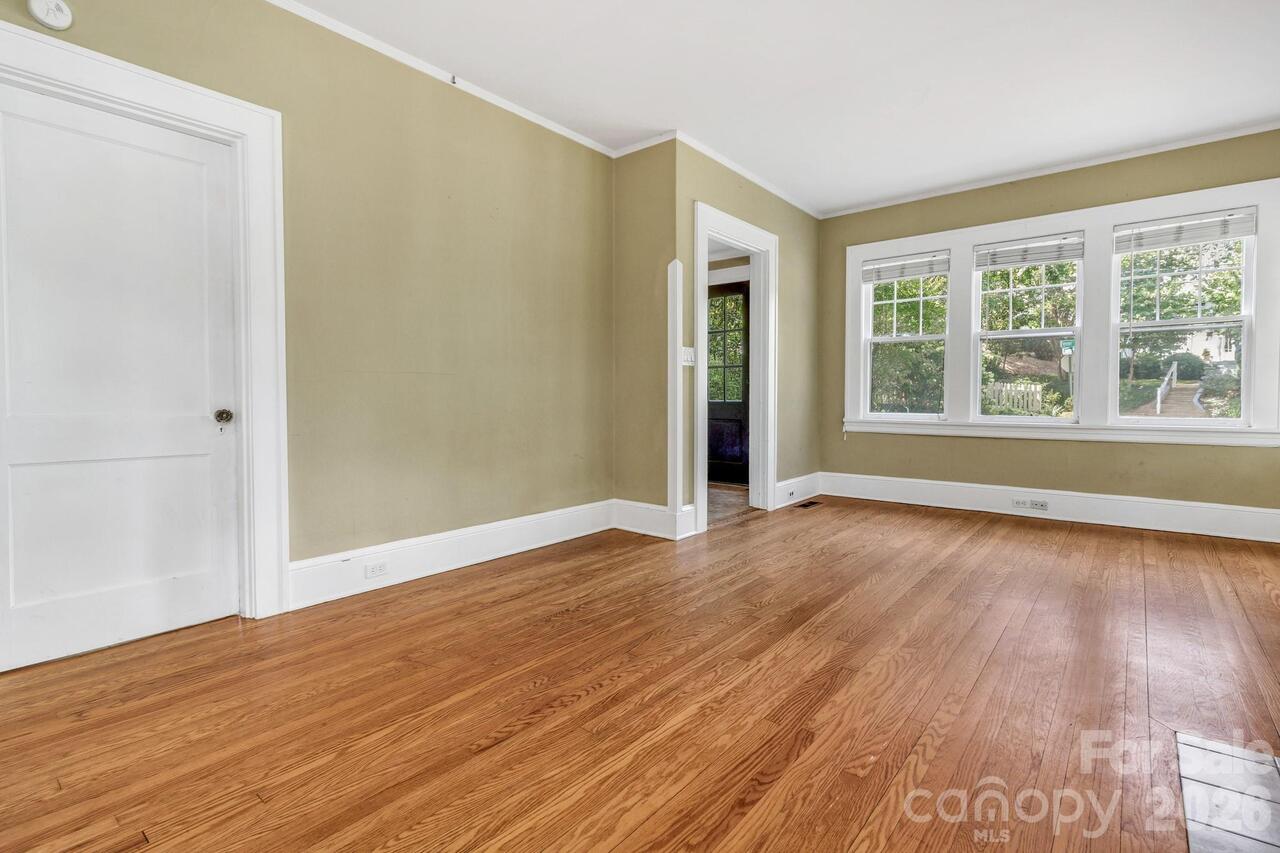 Listing Photo 10