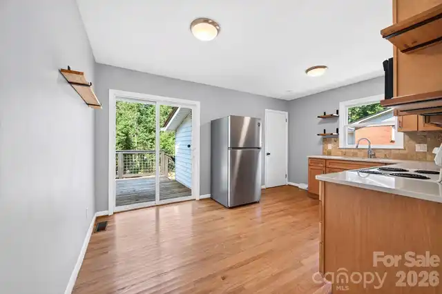 Listing Photo 11