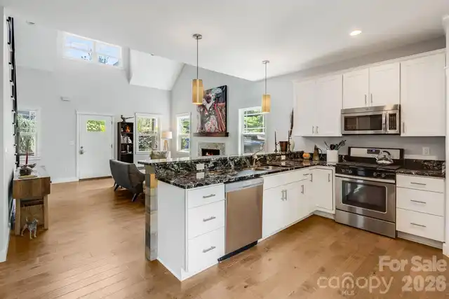 Listing Photo 11