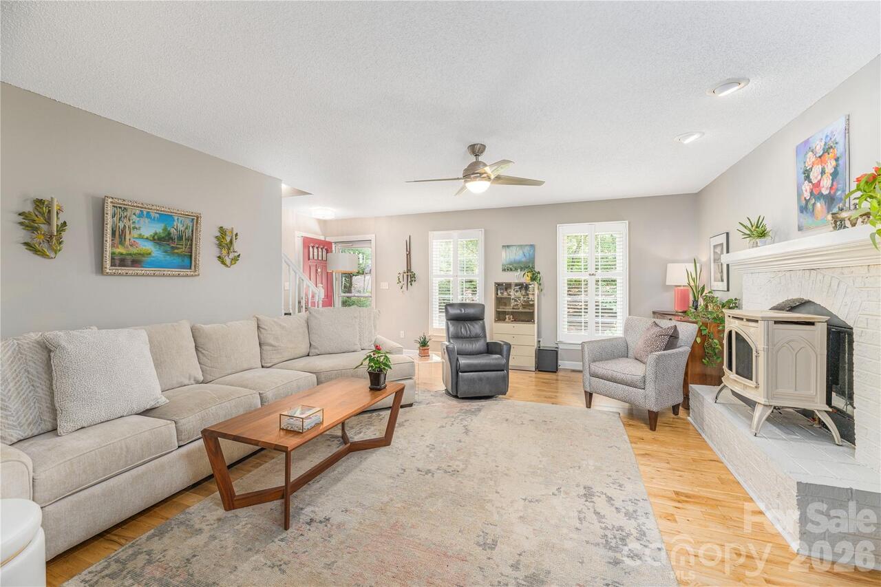 Listing Photo 8