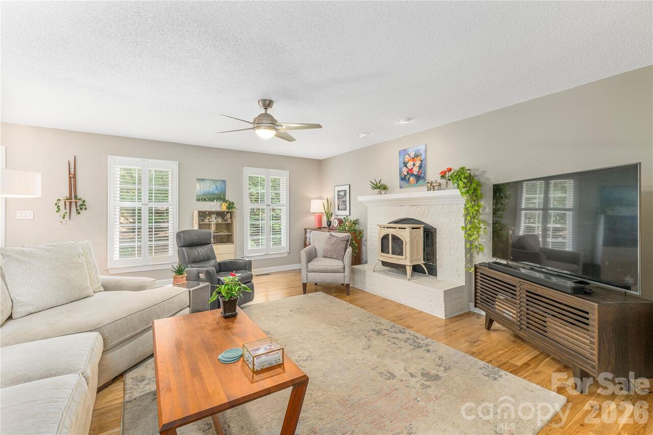 Listing Photo 9