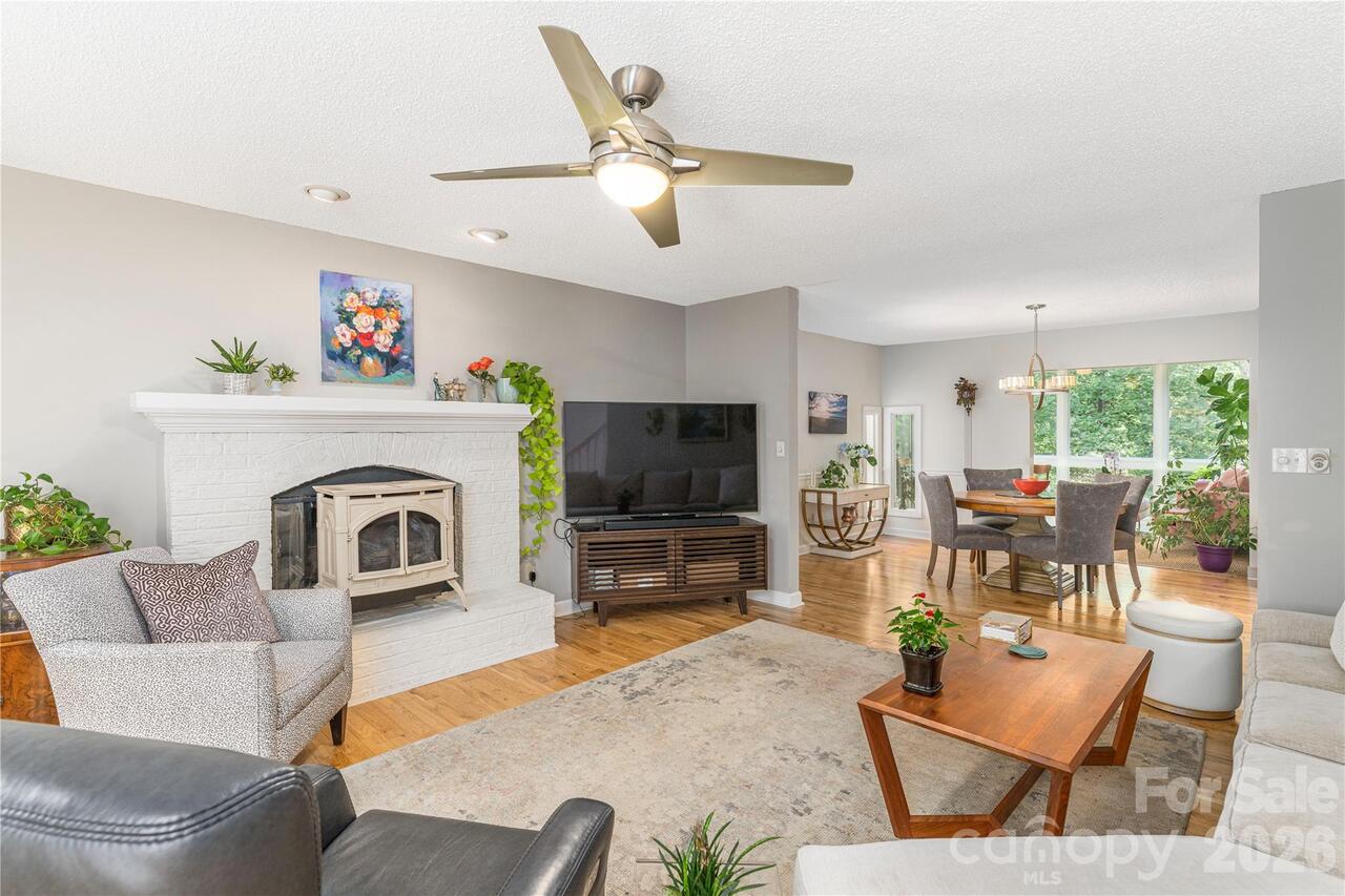 Listing Photo 10